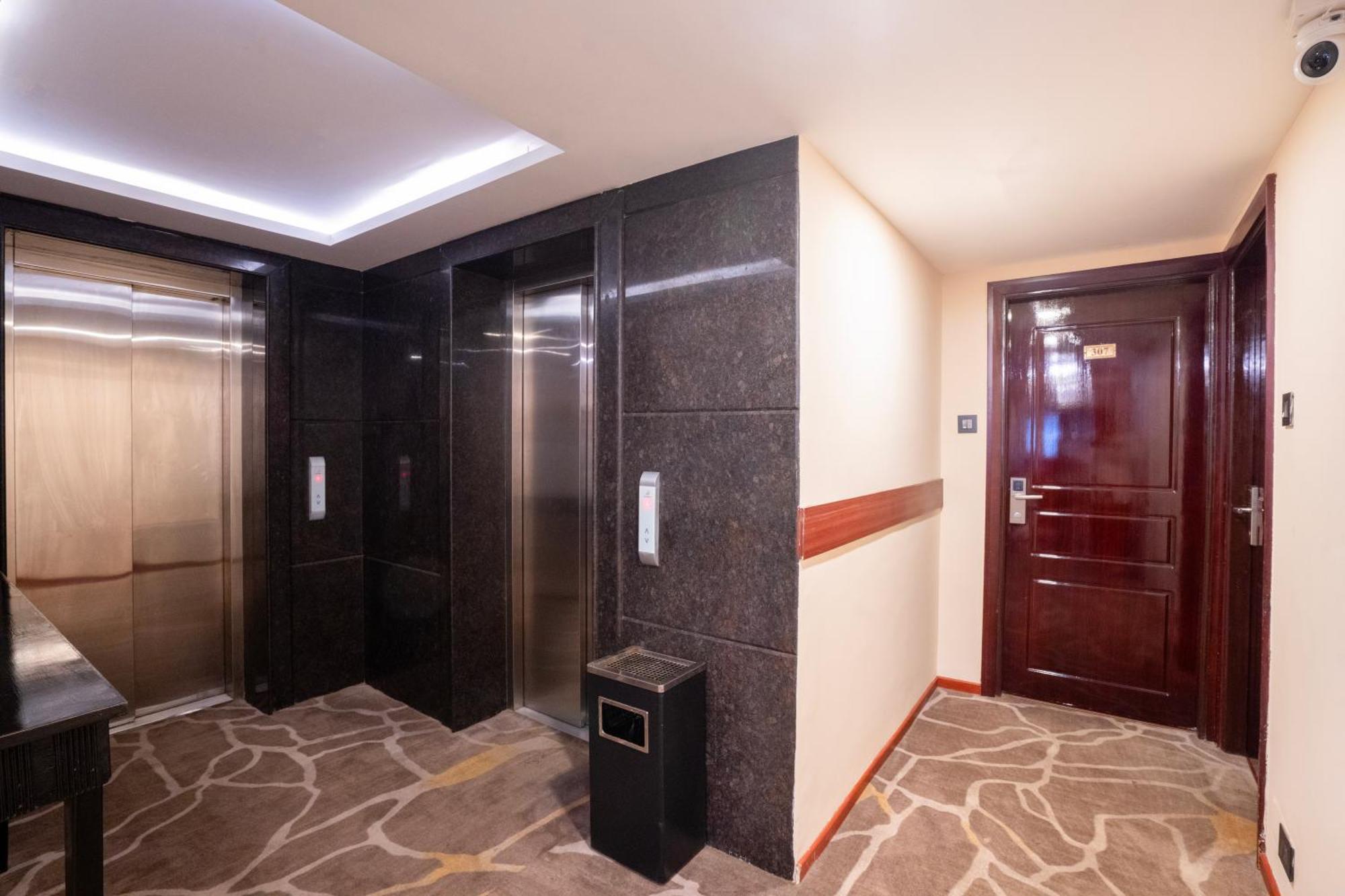 Park Avenue Hotel  Chennai Bagian luar foto