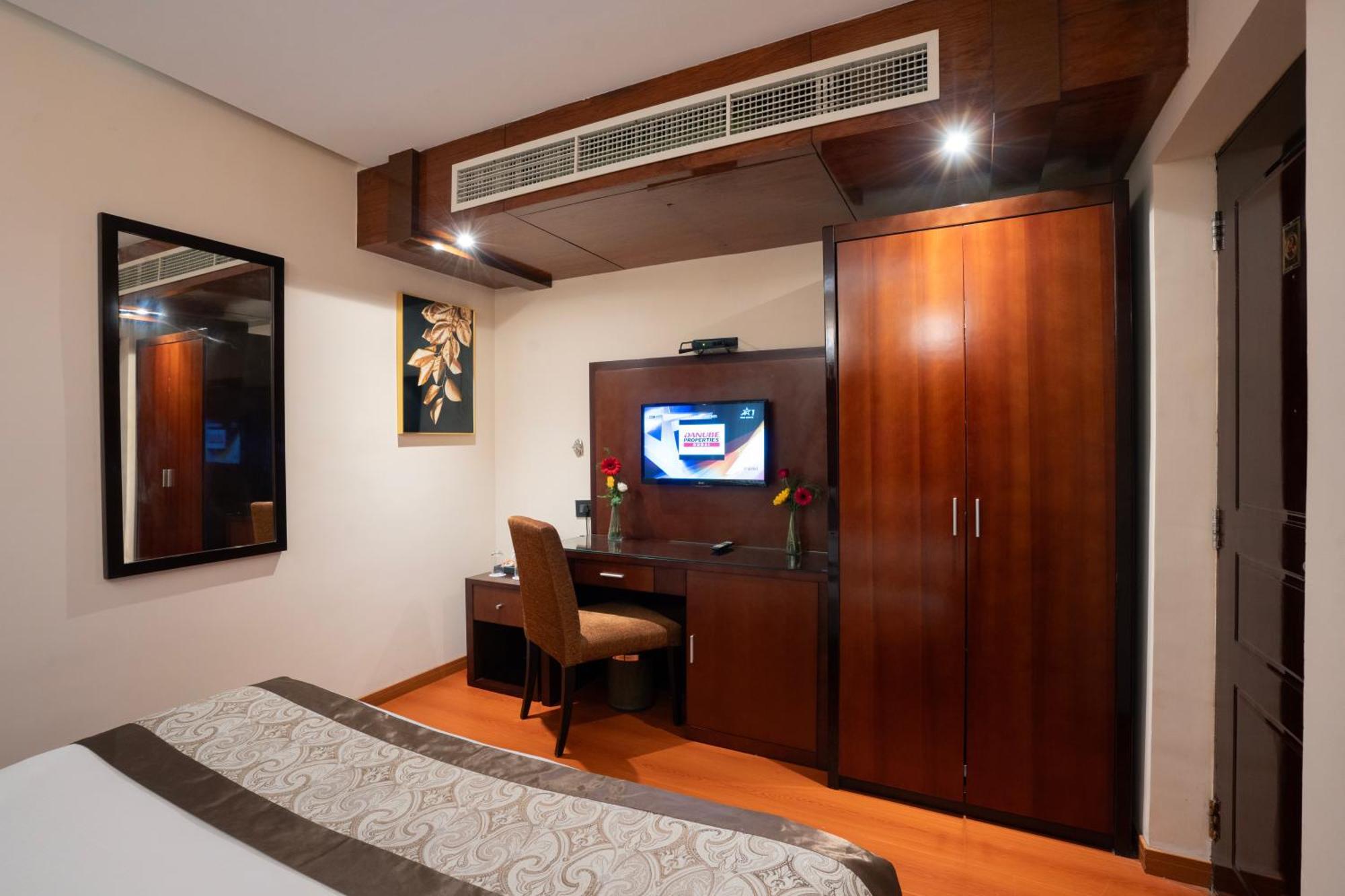 Park Avenue Hotel  Chennai Bagian luar foto