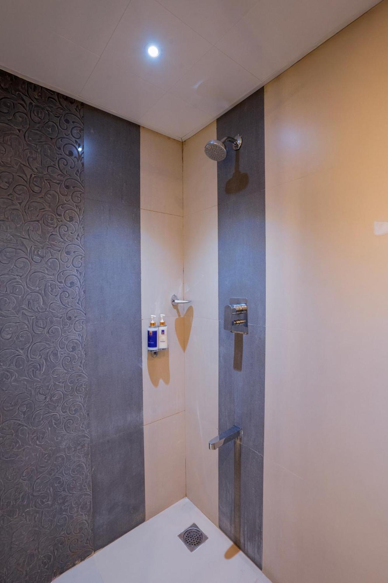 Park Avenue Hotel  Chennai Bagian luar foto