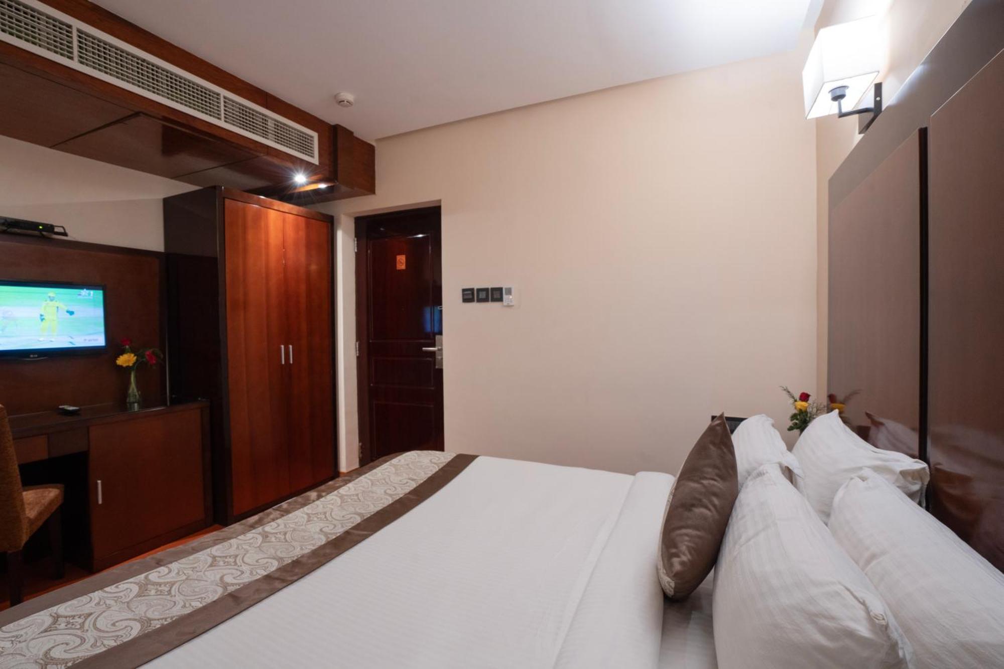 Park Avenue Hotel  Chennai Bagian luar foto