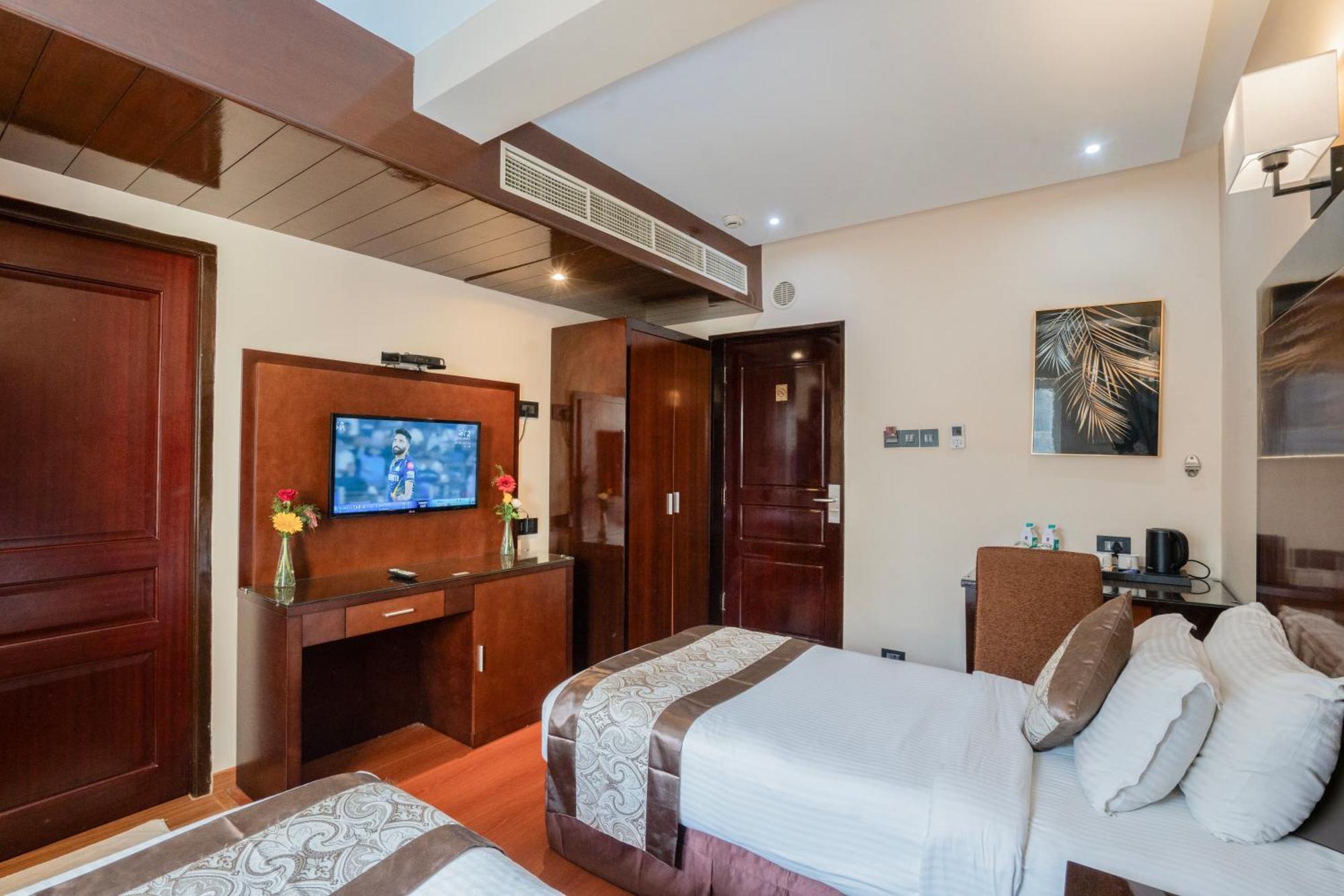 Park Avenue Hotel  Chennai Bagian luar foto