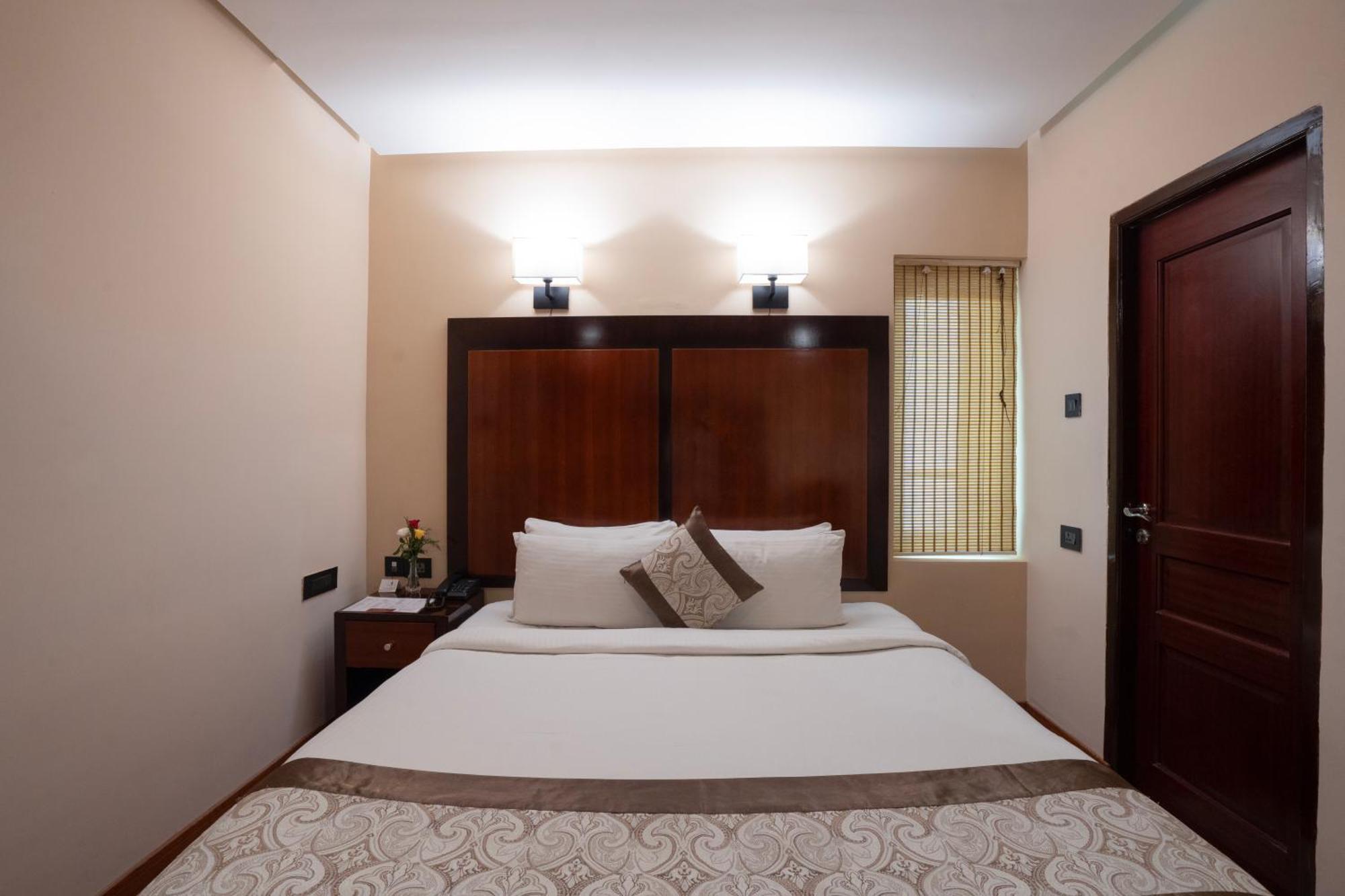 Park Avenue Hotel  Chennai Bagian luar foto