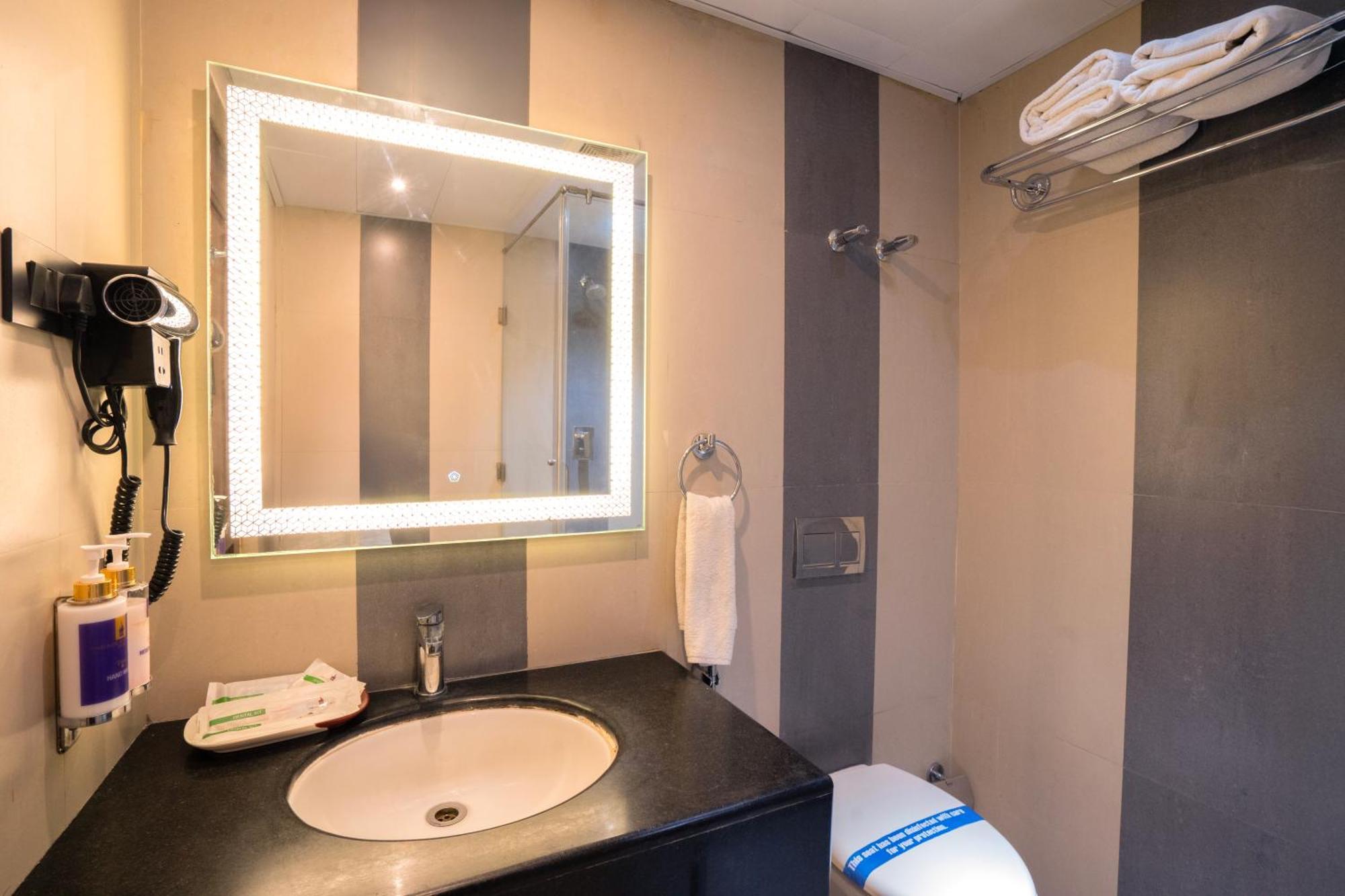 Park Avenue Hotel  Chennai Bagian luar foto