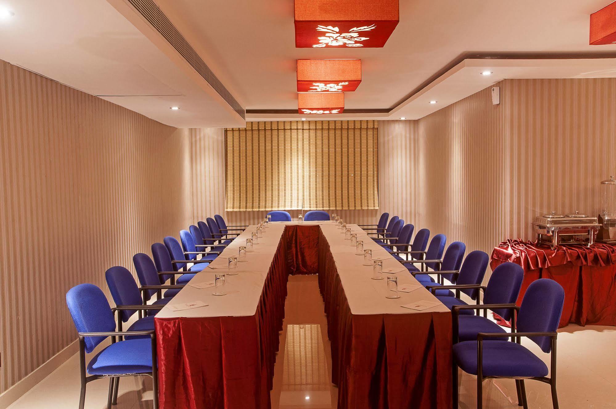 Park Avenue Hotel  Chennai Bagian luar foto